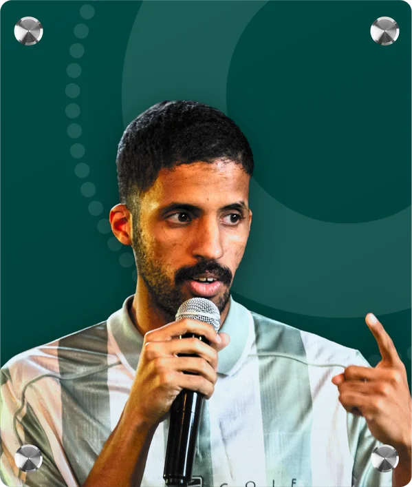 عمار أبو أثير على مسرح حيّ الضحك