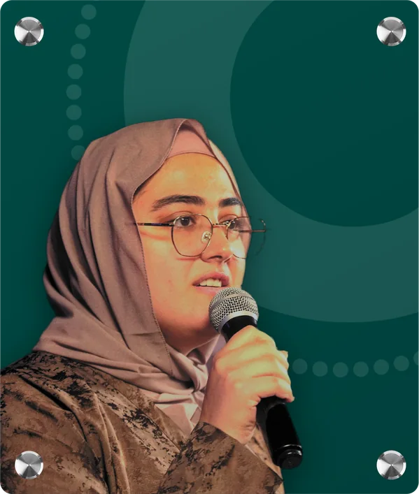 أيه على مسرح حيّ الضحك
